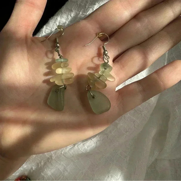 Sea glass artisan earrings - Picture 5 of 6